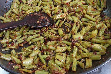 പയർ ഇതു പോലെ ഒന്ന് ഉണ്ടാക്കി നോക്കൂ. Payar mezhukku puratti recipe