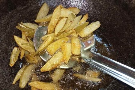 പച്ച മാങ്ങ ഇങ്ങനെ എണ്ണയിലിട്ട് ഒന്ന് വറുത്തു നോക്കൂ! വായിൽ കപ്പലോടും രുചിയിൽ കിടിലൻ എണ്ണ മാങ്ങ റെഡി; കാലങ്ങളോളം കേടാകില്ല!! | Special Enna Manga Achar Recipe