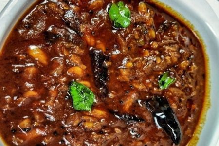 ചോറിനൊപ്പം കഴിക്കുന്നതിനായിട്ട് ഇഞ്ചിയും വെളുത്തുള്ളിയും ചേർത്ത് ഒരു കറി ഉണ്ടാക്കാം.  Ginger garlic curry recipe