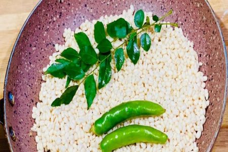 റേഷൻ കിറ്റിലെ ഉഴുന്നുകൊണ്ട് നല്ല രുചികരമായിട്ടുള്ള ഒരു പഴയ പലഹാരം തയ്യാറാക്കാം. Medu Vada Recipe (Garelu)