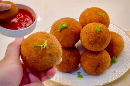 വീട്ടിൽ ബ്രെഡ് ഉണ്ടെങ്കിൽ ഉണ്ടാക്കിയെടുക്കാൻ പറ്റുന്ന ഹെൽത്തി ആയിട്ടുള്ള ഒരു പലഹാരം. Healthy egg bonda recipe