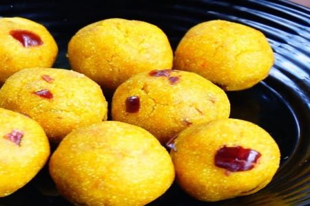 പഴുത്ത മാങ്ങ കൊണ്ട് നല്ല ഹെൽത്തി ആയിട്ടുള്ള ഒരു ലഡു ഉണ്ടാക്കിയെടുക്കാം. Tasty yummy mango laddu recipe