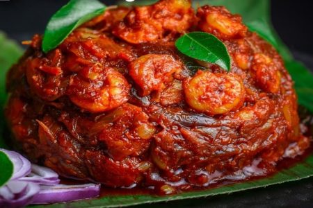 അത്രയും വൈറലായിട്ടുള്ള ഈയൊരു റോസ്റ്റ് തയ്യാറാക്കി എടുക്കാൻ ആയിട്ട് എന്തൊക്കെ മസാല ചേർക്കണം എന്ന് നോക്കാം How to make Viral special prawns roast recipe