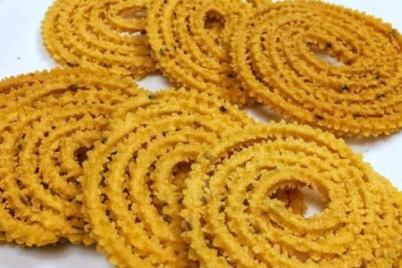 നല്ല മൊരിഞ്ഞ അരി മുറുക്ക് തയ്യാറാക്കുന്നത് എങ്ങനെ എന്ന് നോക്കാം Rice murukku is a crispy and flavorful South Indian snack